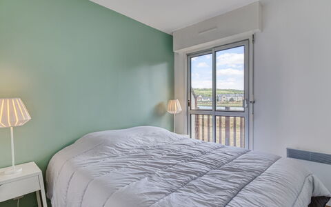 Neptune: Meubilair, Eigendom, Gebouw, Licht, Comfort, Azure, Schaduw, Hout, Textiel