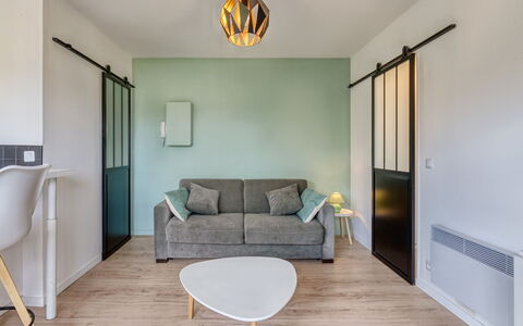 Neptune: Eigendom, Gebouw, Bankstel, Groen, Comfort, Hout, Verlichting, Schaduw, Interieur Ontwerp