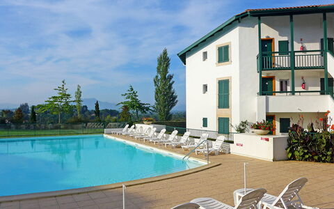 Les Terrasses D'Arcangues: Hotel, Zwembad, Villa, Buitenmeubels