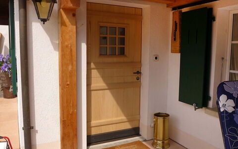 Chalet Jrene: Eigendom, Kamer, Deur, Huis, Home Deur, Architectuur, Gebouw, Huis, Hout, Verdieping