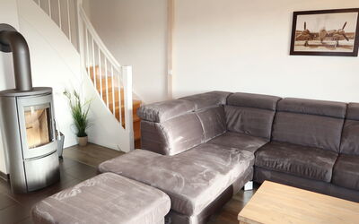Dagebüll 200: Meubilair, Eigendom, Bankstel, Fotolijst, Gebouw, Interieur Ontwerp, Hout, Comfort, Muur, Verdieping