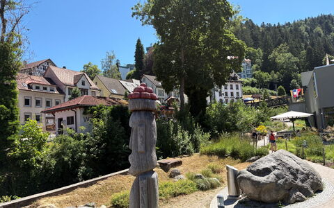 Triberg 100: Struik, Openbare Ruimte, De Lente, Vrije Tijd, Tuin, Vakantie, Landscaping, Bank, Gang