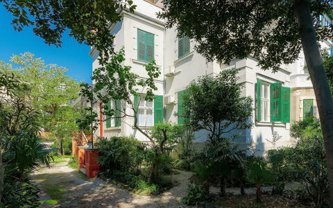 Silvia: Eigendom, Huis, Huis, Onroerend Goed, Gebouw, Architectuur, Boom, Buurt,  Dorf\, Landgoed