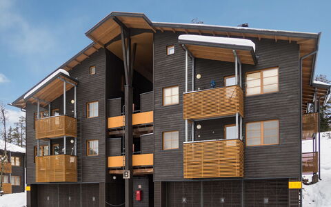 Karhunvartijan Linna B11: Facade, Appartement, Stedelijk Ontwerp, Samengesteld Materiaal, Siding, Daylighting, Brutalisme