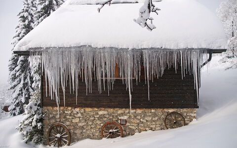 Chalet de la Vue des Alpes: Sneeuw, Winter, Ijskegel, Ijs, Freezing, Boom, Water, Vorst, Huis, Huis