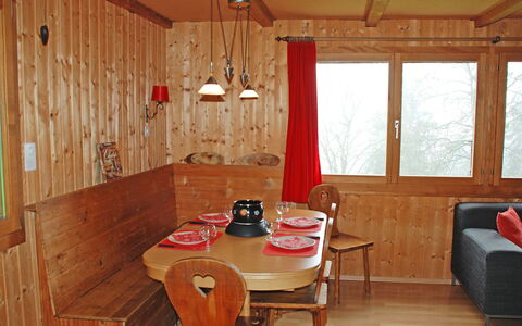 Chalet de la Vue des Alpes: Kamer, Eigendom, Meubilair, Gebouw, Interieur Ontwerp, Tafel, Hout, Huis, Eetkamer, Hardwood