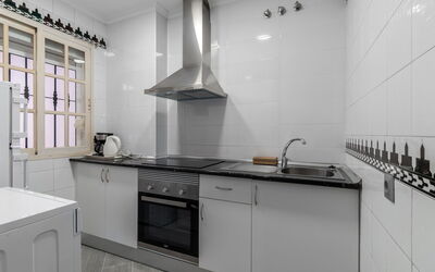 Pueblo Quinta 121.3: Cabinetry, Gootsteen, Kraan, Countertop, Eigendom, Wastafel, Wit, Gebouw, Fornuis, Keuken