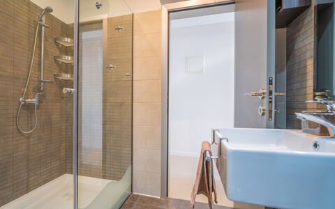 Sandra: Loodgieterswerkinrichting, Bad, Deur Van De Douche, Kraan, Douchekop, Badkamer, Douche, Interieur Ontwerp, Architectuur