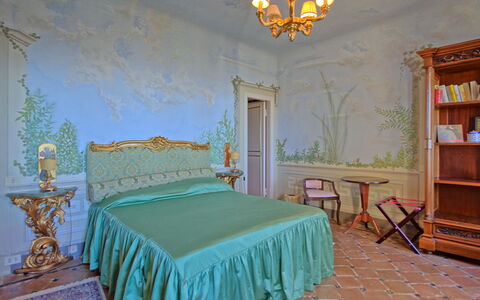 Villa Camaiore: Kamer, Slaapkamer, Meubilair, Bed, Eigendom, Interieur Ontwerp, Bed Frame, Muur, Gebouw, Turkoois