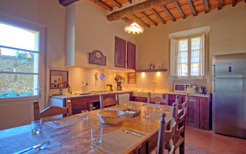 Villa Camaiore: Kamer, Eigendom, Gebouw, Meubilair, Huis, Interieur Ontwerp, Onroerend Goed, Keuken, Huis, Landgoed