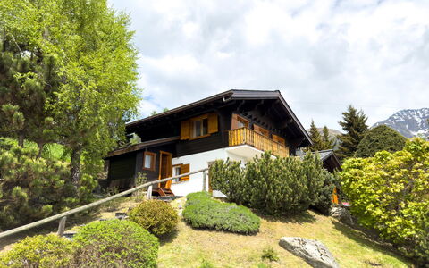 Biquinou: Wolk, Fabriek, Lucht, Eigendom, Gebouw, Venster, Boom, Land Lot, Natuurlijk Landschap, Huis