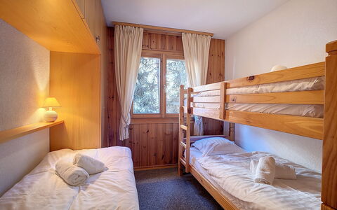 Les Cretes Ii: Meubilair, Eigendom, Comfort, Gebouw, Azure, Bed Frame, Bed, Textiel, Interieur Ontwerp, Hout