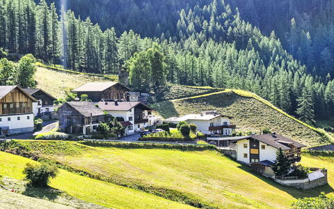 Berghof Reich: Flooring, Verdieping, Samengesteld Materiaal, Zwembad, Daylighting, Waterpartij, Tegel