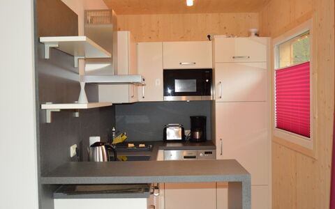 Superior # 15 mit Ir-Sauna & Sprudelbad: Cabinetry, Gebouw, Computer Tafel, Countertop, Hout, Tafel, Keuken, Verdieping, Flooring, Hardwood