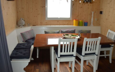 Murau 202: Fabriek, Water, Eigendom, Meubilair, Gebouw, Tafel, Venster, Azure, Stoel, Interieur Ontwerp