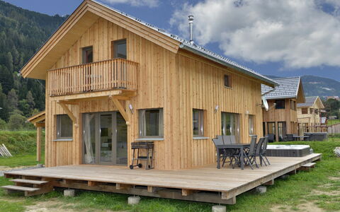 Murau 202: Wolk, Lucht, Gebouw, Eigendom, Venster, Fabriek, Huis, Boom, Hout, Land Lot
