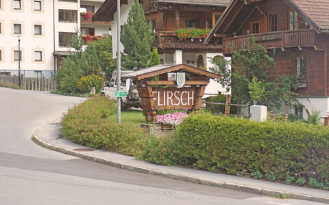 Flirscherblick: Meubilair, Tafel, Gebouw, Stoel, Tableware, Wolk, Lucht, Tafelkleed, Buitenmeubels, Schaduw