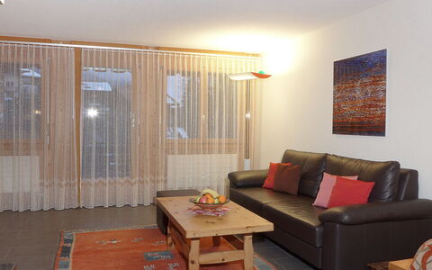 Schoneggacher Apt. S: Meubilair, Tafel, Bankstel, Eigendom, Hout, Verlichting, Interieur Ontwerp, Slaapbank, Comfort, Woonkamer