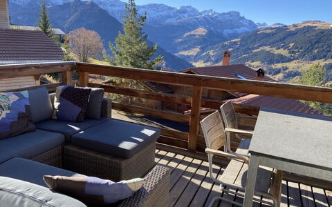 Chalet Weitblick: Hout, Meubilair, Bergketen, Buitenmeubels, Stoel, Veranda, Beits, Hardwood, Dek, Balkon