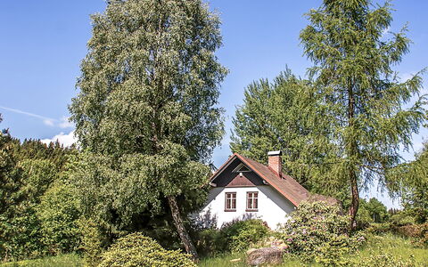Sedmidomí: Fabriek, Lucht, Wolk, Eigendom, Natuurlijk Landschap, Huis, Blad, Boom, Land Lot, Lariks