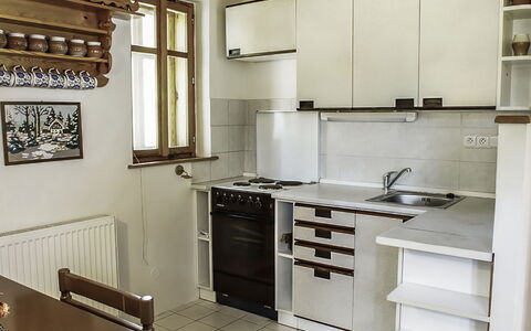 Sedmidomí: Cabinetry, Eigendom, Countertop, Gebouw, Gootsteen, Wastafel, Fornuis, Toestel Van De Keuken, Cooktop, Gasfornuis