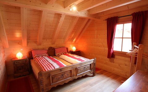 Lärche: Eigendom, Meubilair, Gebouw, Comfort, Venster, Hout, Oranje, Interieur Ontwerp, Bed Frame, Verdieping
