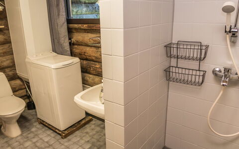 Hallan Kelo: Wc Bril, Hout, Loodgieterswerkinrichting, Flooring, Badkamer, Verdieping, Toilet, Interieur Ontwerp, Loodgieter, Kamer