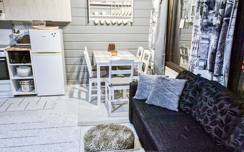 Mustalampi 5 Satakieli: Flooring, Hout, Meubilair, Interieur Ontwerp, Verdieping, Appartement, Kamer, Huis, Woonkamer, Bankstel