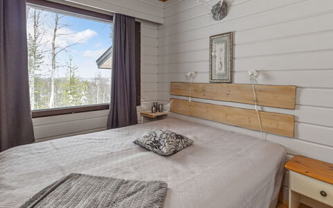Mustalampi 5 Satakieli: Hout, Slaapkamer, Bedding, Bed, Hardwood, Laken, Bed Frame, Beits, Plank, Linens