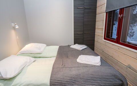 Tuiskukuru B: Hout, Verdieping, Flooring, Slaapkamer, Interieur Ontwerp, Bed, Kamer, Plafond, Bed Frame, Huis