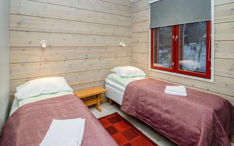 Tuiskukuru B: Hout, Verdieping, Flooring, Interieur Ontwerp, Kamer, Huis, Plafond, Slaapkamer, Beits, Bed