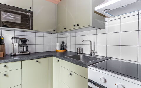 Villa Goskanjavri: Keuken, Toestel Van De Keuken, Cabinetry, Countertop, Major Appliance, Hout, Flooring, Interieur Ontwerp, Fornuis, Gootsteen