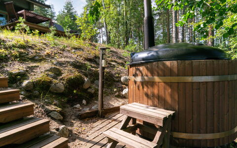 Hot Pool Cottage Iitu: Hout, Woud, Tuin, Hardwood, Beits, Blokhut, Backyard, Garden Gebouwen, Bos
