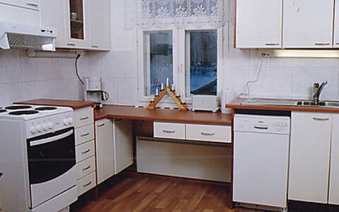 Eteläranta: Keuken, Toestel Van De Keuken, Countertop, Cabinetry, Meubilair, Flooring, Hout, Major Appliance, Interieur Ontwerp, Gootsteen