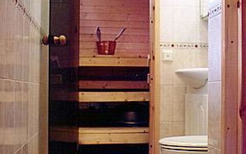Eteläranta: Flooring, Hout, Verdieping, Loodgieterswerkinrichting, Badkamer, Interieur Ontwerp, Toilet, Loodgieter, Kamer, Wc Bril