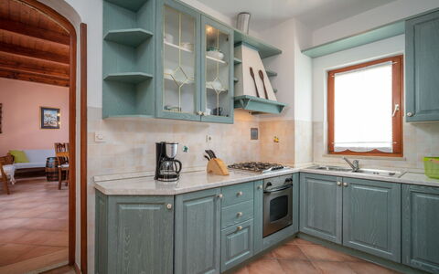 Lupetina: Countertop, Cabinetry, Meubilair, Wastafel, Gootsteen, Keuken, Kraan, Azure, Lade, Hout