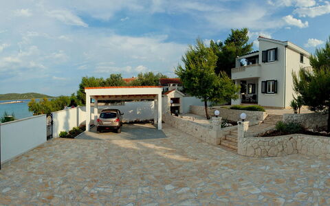 Željko: Eigendom, Huis, Huis, Onroerend Goed, Gebouw, Woongebied, Lucht, Land Lot, Landgoed, Oprit