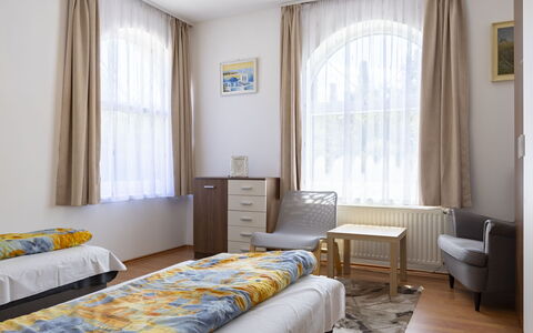 Goliath: Interieur Ontwerp, Slaapkamer, Flooring, Bed, Verdieping, Hout, Laken, Meubilair, Bedding, Appartement