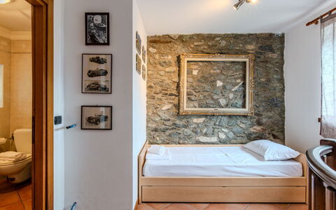 Cà del Fritz: Interieur Ontwerp, Meubilair, Bed, Muur, Slaapkamer, Flooring, Verdieping, Hout, Plafond, Kamer