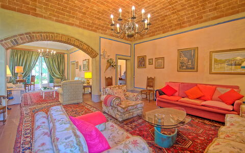 Villa Lorenza: Kamer, Eigendom, Meubilair, Interieur Ontwerp, Slaapkamer, Gebouw, Onroerend Goed, Plafond, Huis, Woonkamer