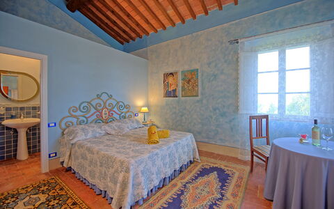 Villa Lorenza: Slaapkamer, Kamer, Bed, Meubilair, Eigendom, Laken, Interieur Ontwerp, Plafond, Muur, Gebouw