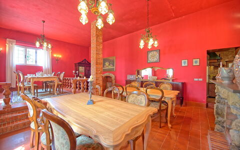 Villa Lorenza: Eigendom, Kamer, Gebouw, Tafel, Restaurant, Meubilair, Eetkamer, Onroerend Goed, Interieur Ontwerp, Huis