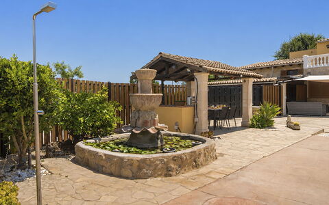 Cas Pec: Huis, Schaduw, Landgoed, Tuin, Flagstone, Landscaping, Hacienda, Beton, Backyard, Binnenplaats
