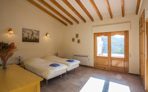 Casa Salvador: Kamer, Eigendom, Slaapkamer, Meubilair, Bed, Gebouw, Plafond, Interieur Ontwerp, Muur, Laken