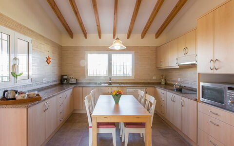Casa Salvador: Eigendom, Kamer, Countertop, Meubilair, Keuken, Gebouw, Cabinetry, Interieur Ontwerp, Plafond, Huis