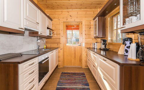 Lokinsiipi: Keuken, Hout, Countertop, Cabinetry, Major Appliance, Flooring, Toestel Van De Keuken, Interieur Ontwerp, Plafond, Huis