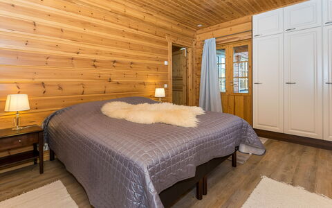 Lokinsiipi: Interieur Ontwerp, Flooring, Verdieping, Hout, Plafond, Houten Vloer, Meubilair, Bed, Slaapkamer, Kamer