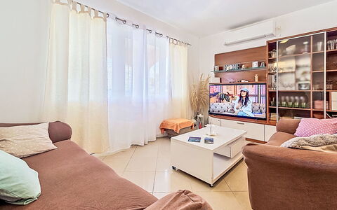Damjanović: Meubilair, Interieur Ontwerp, Bankstel, Flooring, Verdieping, Woonkamer, Kamer, Plafond, Appartement, Huis