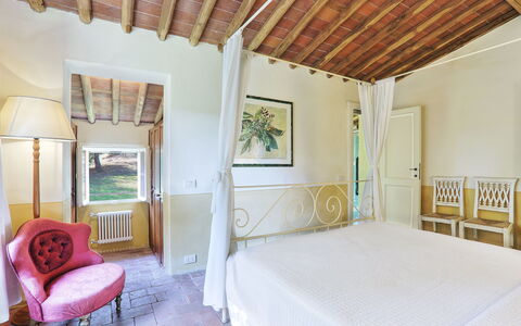Le Pergole: Kamer, Slaapkamer, Meubilair, Eigendom, Bed, Gebouw, Interieur Ontwerp, Huis, Plafond, Laken