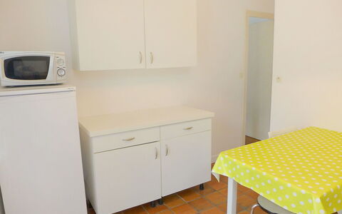 Pasteur: Cabinetry, Meubilair, Gebouw, Interieur Ontwerp, Toestel Van De Keuken, Stoel, Verdieping, Huis, Flooring